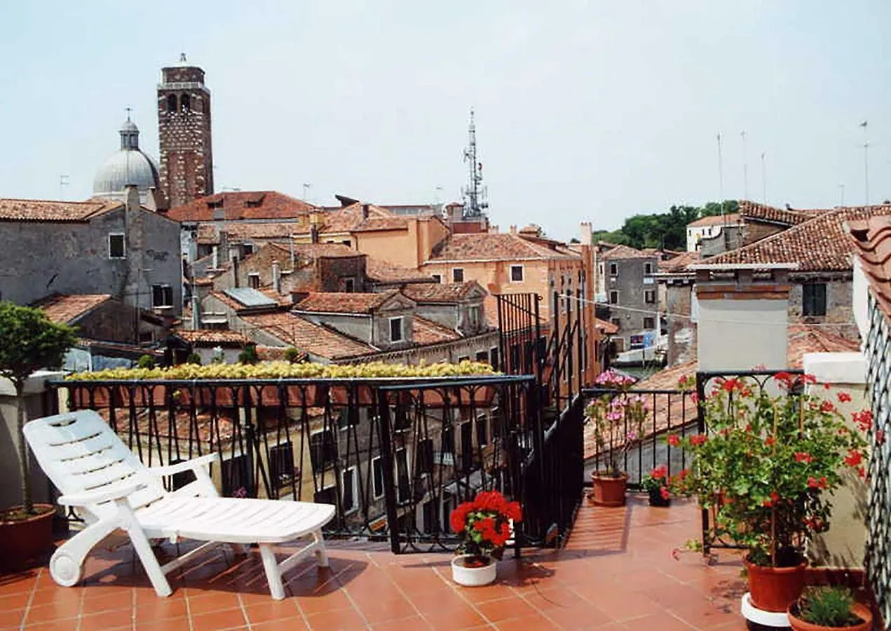 Guest house Le Mansarde Deluxe Hotel Venice Italy
